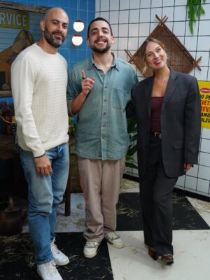 Carol Garcia Instagram - Iniciando a semana no #SelfieService em grande estilo. Os atores que brilharam na série #Tremembé, Carol Garcia e Lucas Oradovschi dão continuidade no nosso papo sobre curiosidades e bastidores desse mega projeto. Assista agora no canal! 💛