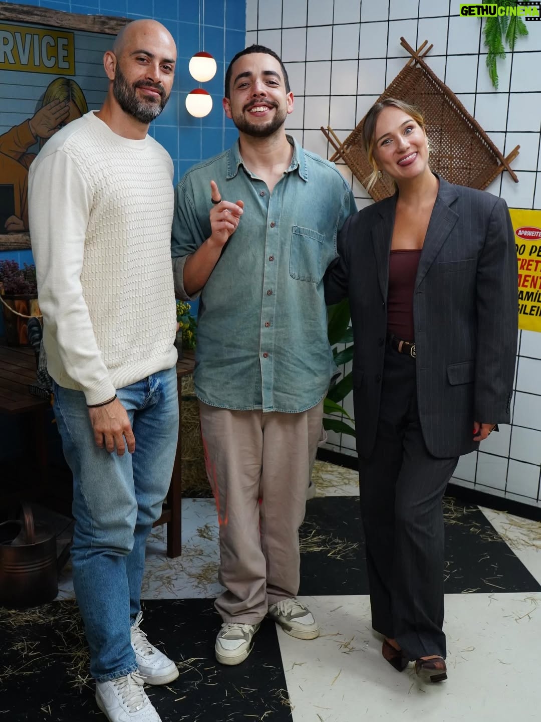 Carol Garcia - 1.6K Likes - Iniciando a semana no #SelfieService em grande estilo. Os atores que brilharam na série #Tremembé, Carol Garcia e Lucas Oradovschi dão continuidade no nosso papo sobre curiosidades e bastidores desse mega projeto. Assista agora no canal! 💛