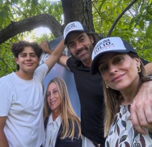 Carola Julio Instagram - Hoy cierro este camino con humildad y con el corazón lleno de agradecimiento.

Quiero agradecer profundamente a cada persona que confió en mí con su voto, a quienes me regalaron un saludo, un abrazo, una sonrisa alegre y contagiosa y tantas muestras de cariño en las calles de mi querido Distrito 6 y sus 26 comunas.

Gracias a mi familia, a mis amigos,  a mi equipo y a mis aportantes, quienes estuvieron conmigo en cada paso, su apoyo ha sido fundamental para mi.

Felicito a quienes fueron electos. Espero sinceramente que puedan dar lo mejor de sí por Chile y por las necesidades urgentes de nuestras comunas. Porque, más allá de cualquier resultado, nuestro país merece líderes a la altura del cargo.

Gracias por creer en este proyecto. Gracias Evelyn por tu fortaleza. Gracias por acompañarme y a seguir trabajando por y para Chile 💙🇨🇱 VIVA CHILE