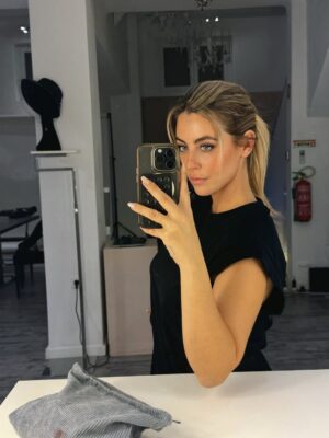 Carolina Castelinho Instagram - Uma ida à @whataboutagency dá sempre uma boa selfie 🥰