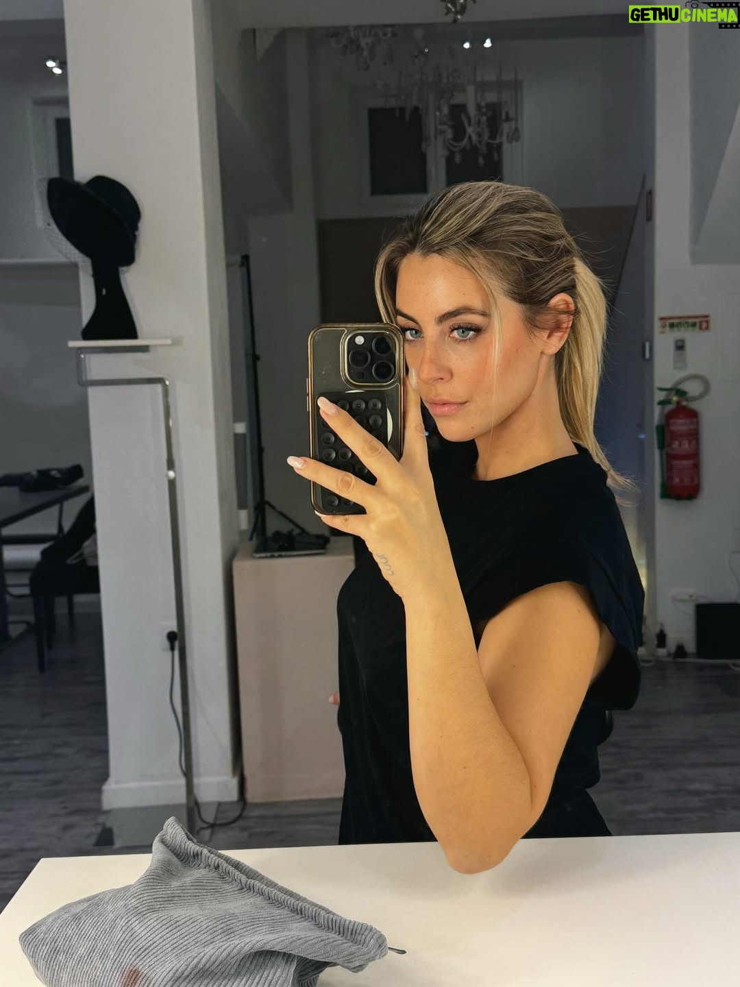 Carolina Castelinho - 2K Likes - Uma ida à @whataboutagency dá sempre uma boa selfie 🥰