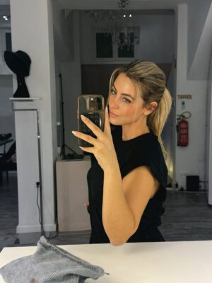 Carolina Castelinho Instagram - Uma ida à @whataboutagency dá sempre uma boa selfie 🥰