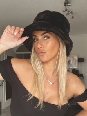 Carolina Castelinho Instagram - Fluffy hats season 🥹🤞🏼