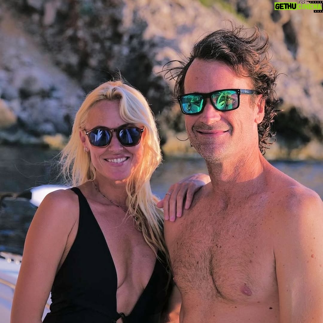 Carolina Cerezuela - 10.1K Likes - El golpe de todos mis ritmos 
Mi 112 
Feliz cumpleaños amor mío ❤️ 
Te reamo

#carlosmoya #felizcumpleaños #agosto #tuyyo
