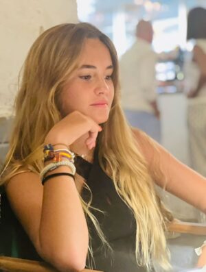 Carolina Cerezuela Instagram - 15 años tiene mi amor… @carlamoyya 
FELIZ CUMPLEAÑOS ❤️

#carla #cumpleaños #felizvida #agosto #2010