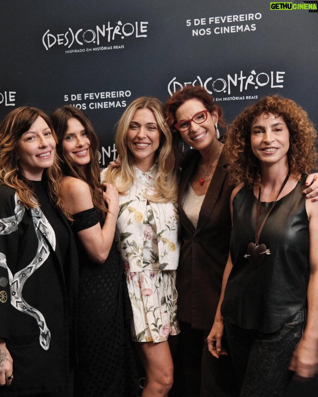 Carolina Dieckmann - 3 Likes - isso foi ontem;
demos inicio a maratona de lançamento
no nosso @des_controleofilme 
•
encontros, sorrisos, saudade
e muita emoção
•
boraaa
•
look: @isabelmarant @shopsjardins 
@antoniofrajado 
beleza: @krisna 
fotos: @emilierey