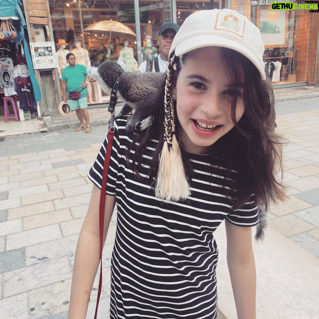 Carolina Mestrovic - 22.8K Likes - Que tu sonrisa de ángel no se canse de bordar mariposas en tu cara… 
Que tu inocencia de seda envuelva por siempre tu esencia…
Que tus ojitos profundos nunca dejen de asombrarse por la magia del mundo…
Que tus labios de rosa siempre aniden la palabra perfecta…
Que tus manitos de princesa tejan mil cien historias de terciopelo…
Que tus sueños de oro tengan alas tan grandes que ninguna tormenta les pueda robar el vuelo…
Que tus pies tornasolados guarden siempre la intuición para guiarte con pasos firmes por los caminos indicados…
Que cada noche las estrellas bajen del cielo y se arropen en tu cama…
Que la luna sabia te tenga como aliada y alumbre tu norte en las noches más extrañas…
Que le enseñes al tiempo que en vez de correr las horas son más bellas bailadas…
Que tu amor brillante sea el arma más fuerte en cualquier batalla…
Y que la niña que eres hoy se aferre a tu alma y atesore tu verdad en un cofrecito de plata…

..Con amor infinito.. 
Mamá.

FELIZ CUMPLEAÑOS MI VIDA❤️.