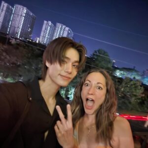 Carolina Ravassa Instagram - Finally met our one and only #LifeWeaver @phuwintang from #Overwatch! What a talented, kind, sweet gentleman! 
Of course I #booped him:)
