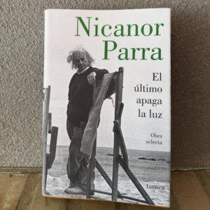 Carolina Yuste Instagram - Algunos de antes
de allí lejos atrás 
  otros
de ahora o después 

Palabra-arma o Palabra-consuelo
ahí
donde todo es brillo✨