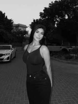 Caroline Azmy Instagram - 🤍🖤