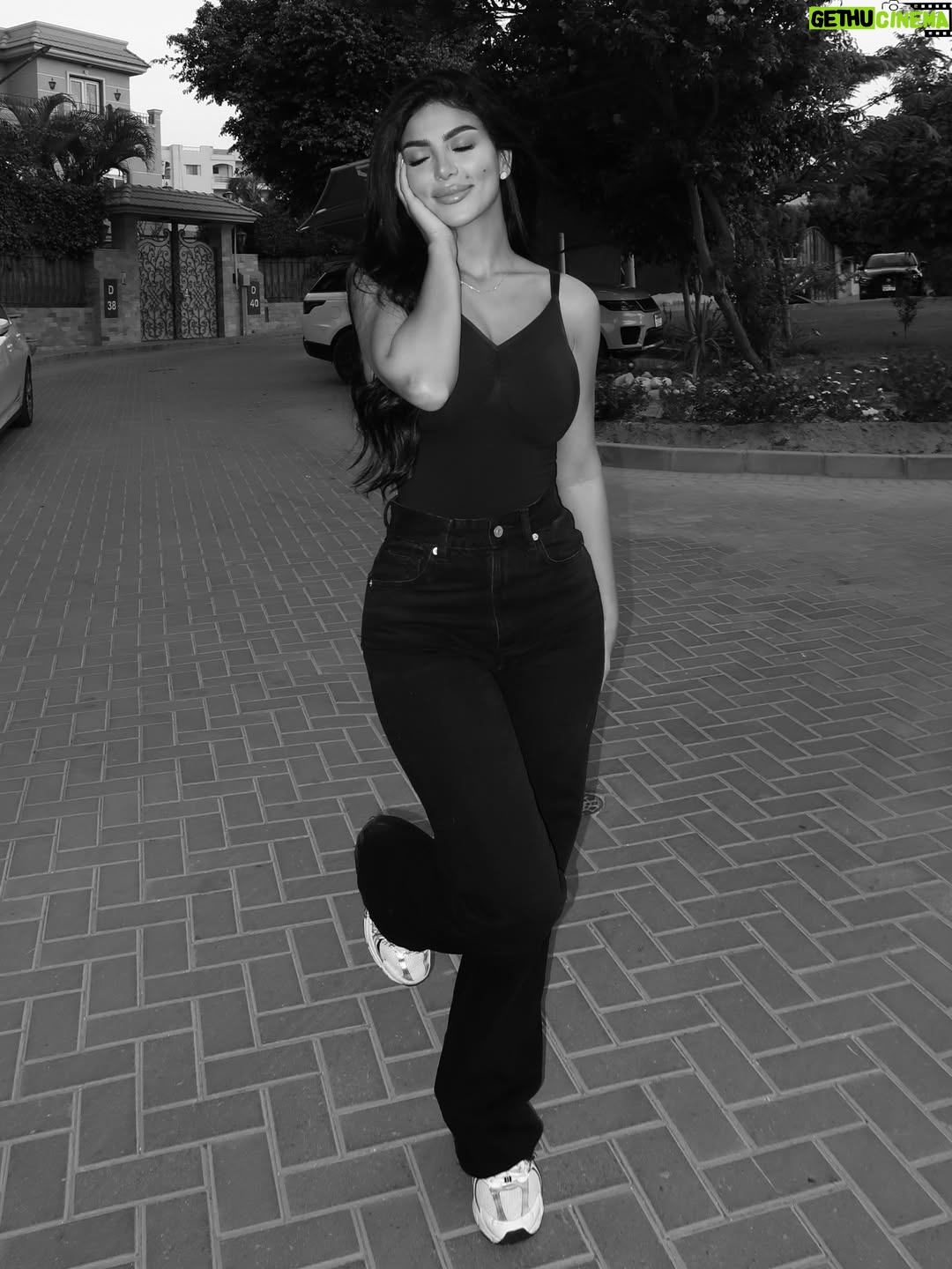 Caroline Azmy - 208.7K Likes - 🤍🖤