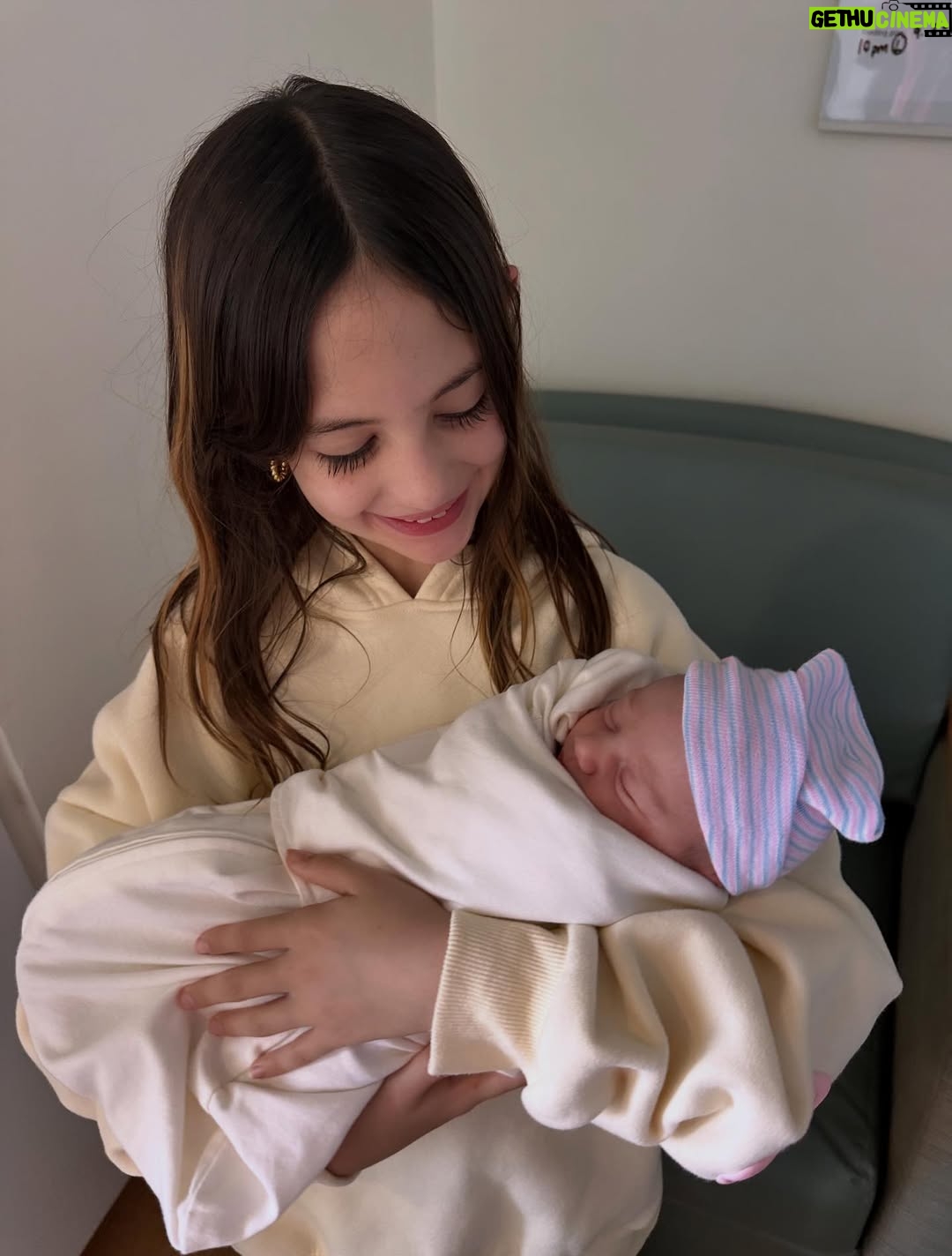Caroline D'Amore - 6.8K Likes - Happy New Year! Excited for the 2026 year ahead with my family and sweet little challah, and all the goals I have set for myself in the weeks, months, and year ahead! Much love ❤️🎊