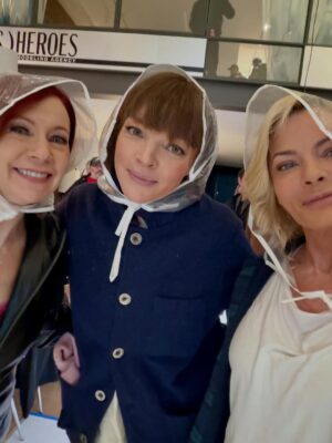 Carrie Preston Instagram - So much fun working with these glamazons on @elsbethcbs - streaming now on @paramountplus! #supermodel 🍷💊 @jaimepressly @laurabenanti @nicolaliberte