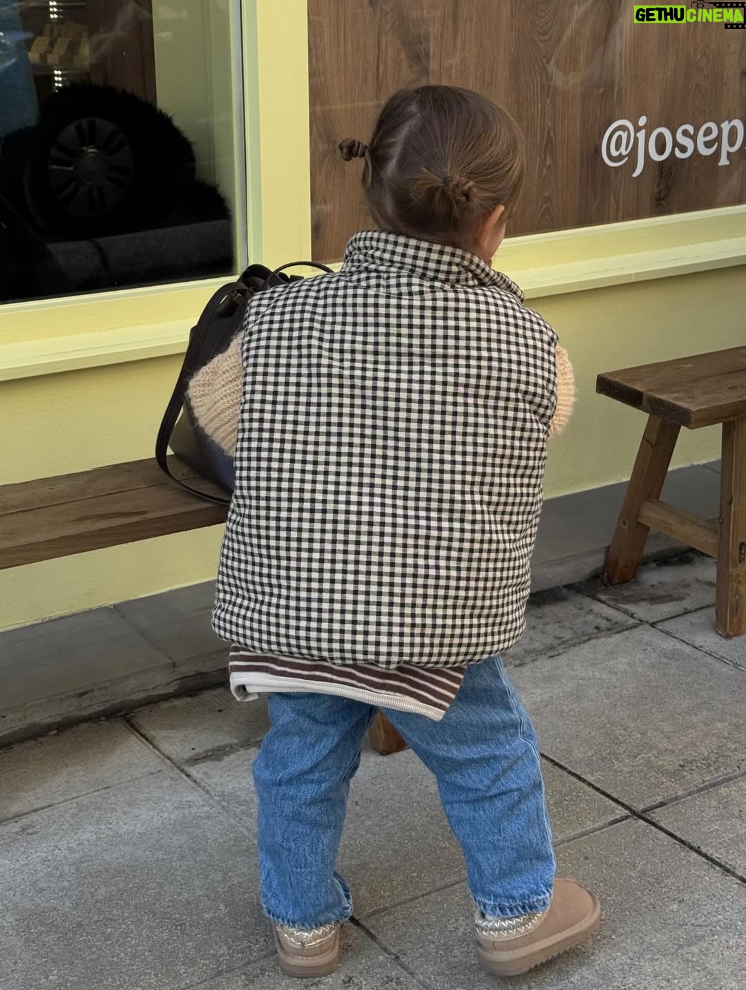 Cassandre Lapierre - 1.7K Likes - kids outfit inspo 🙊🤎 la dernière avec le sac pardoooon mais 🥹

kids outfit, kifs ootd, look enfant