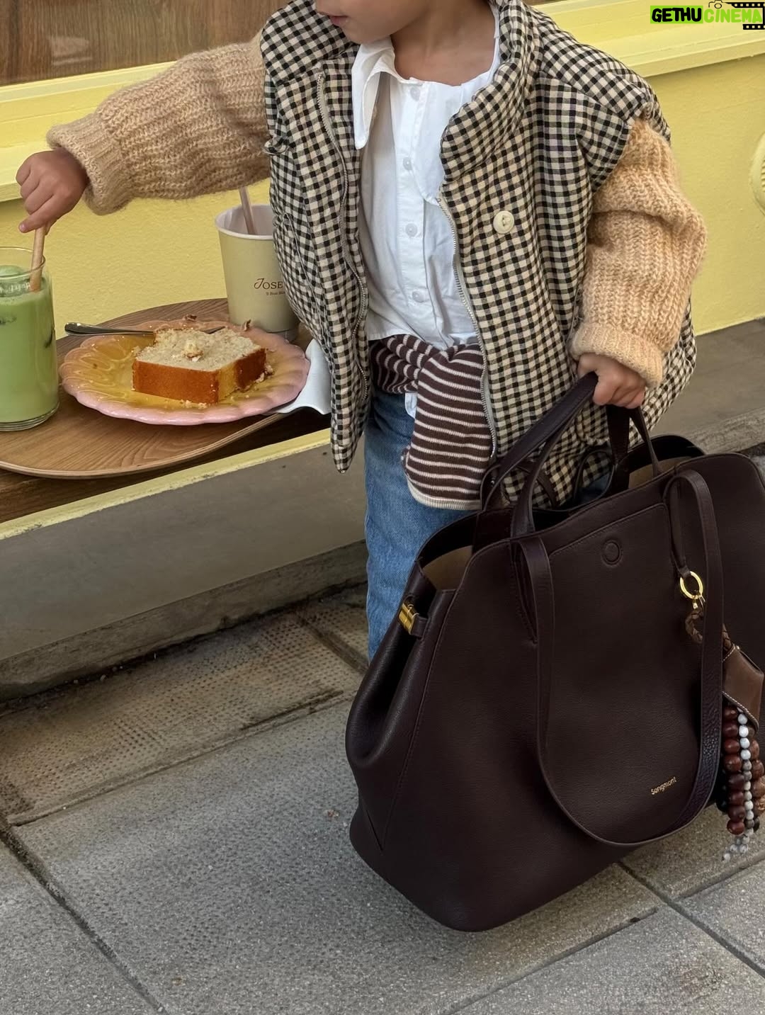 Cassandre Lapierre - 1.7K Likes - kids outfit inspo 🙊🤎 la dernière avec le sac pardoooon mais 🥹

kids outfit, kifs ootd, look enfant