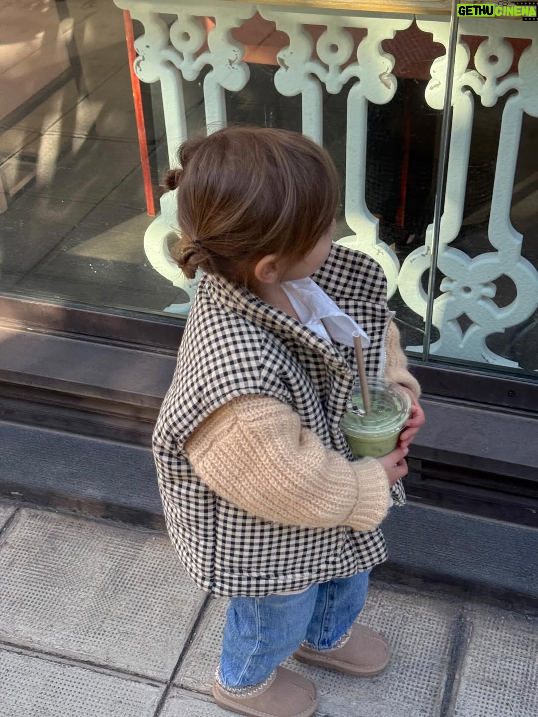 Cassandre Lapierre - 2.8K Likes - Wednesday vibe ✌🏻🍵 ❄️ 

kids outfit, mother and daughter outfits, matchy