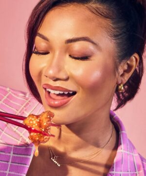 Cassie Yeung Instagram - First look at just SOME of my favorite shots from my cookbook BAD B*TCH IN THE KITCH (it’s so hard to choose!)

I wanted there to be life, energy and storytelling throughout the imagery. For it to feel like a family style meal at home or a Chinese restaurant, of course, with that extra razzle dazzle. I LOVE this book so much and I hope you will too!

It takes a village and I could not have done it without my amazing team:
Photographer @hellomydumpling 
Food @tyna.hoang 
Props/set @maggie.dimarco 
Assistants @h033e5 @sweaterpupppy @alyssaalwayshungry @scottycooksfood 
Publisher @clarksonpotter