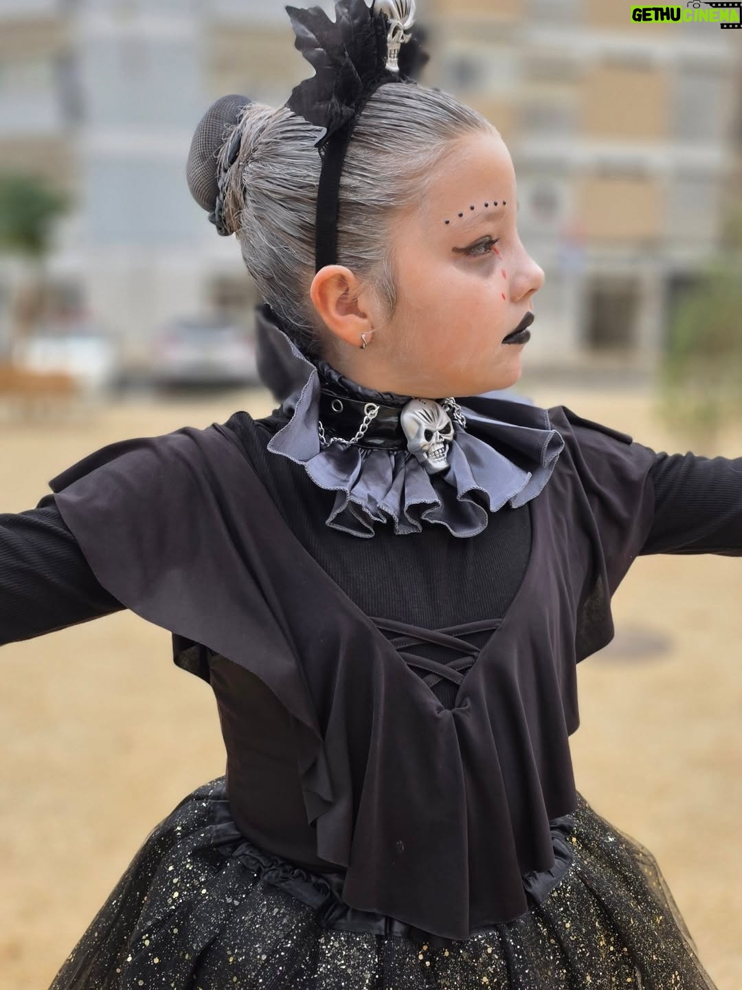Catarina Siqueira - 2.9K Likes - Fui curtir o Halloween com uma amiga um bocadinho mais baixinha que eu. Amo-a. A aproveitar os últimos dias de filha única que a próxima abóborinha está a chegar 🎃🤎

#halloween #becausethatsjustthewayitis #siguremaspiquenas