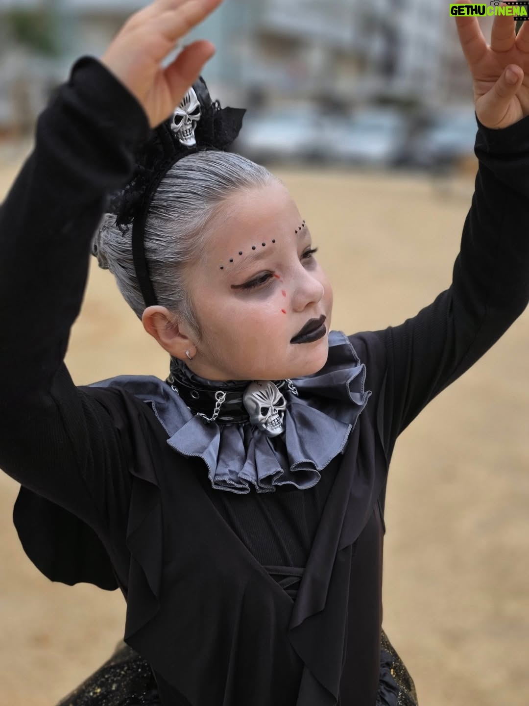 Catarina Siqueira - 2.9K Likes - Fui curtir o Halloween com uma amiga um bocadinho mais baixinha que eu. Amo-a. A aproveitar os últimos dias de filha única que a próxima abóborinha está a chegar 🎃🤎

#halloween #becausethatsjustthewayitis #siguremaspiquenas