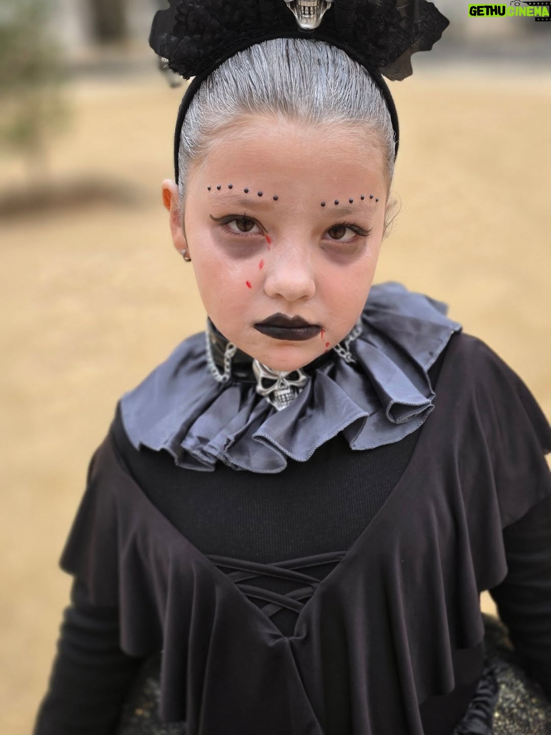 Catarina Siqueira - 2.9K Likes - Fui curtir o Halloween com uma amiga um bocadinho mais baixinha que eu. Amo-a. A aproveitar os últimos dias de filha única que a próxima abóborinha está a chegar 🎃🤎

#halloween #becausethatsjustthewayitis #siguremaspiquenas