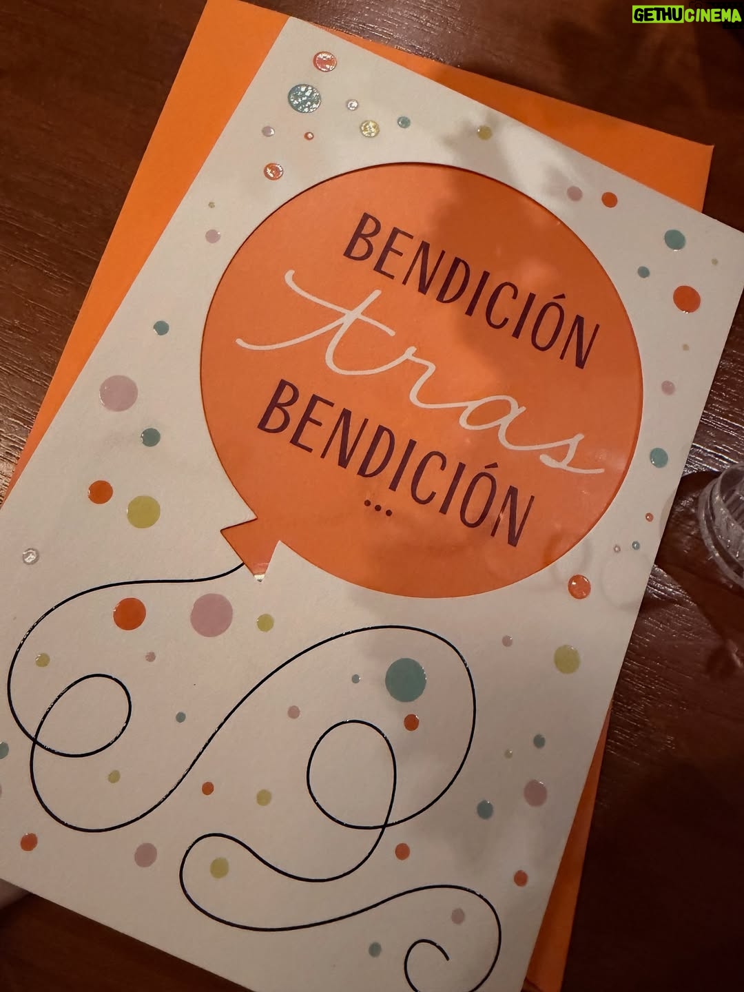Caterin Escobar - 198.4K Likes - Hoy empiezo un año más de vida y solo me puedo sentir muy afortunada de tener tanto amor. 
Un feliz cumpleaños  para mi 🥳💃🏻
Gracias Vida. Gracias Dios por tanto 🙏🏼