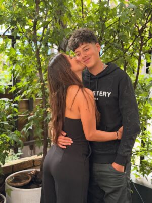 Caterin Escobar Instagram - Hoy empiezo un año más de vida y solo me puedo sentir muy afortunada de tener tanto amor. 
Un feliz cumpleaños  para mi 🥳💃🏻
Gracias Vida. Gracias Dios por tanto 🙏🏼