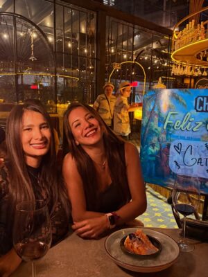 Caterin Escobar Instagram - Hoy empiezo un año más de vida y solo me puedo sentir muy afortunada de tener tanto amor. 
Un feliz cumpleaños  para mi 🥳💃🏻
Gracias Vida. Gracias Dios por tanto 🙏🏼