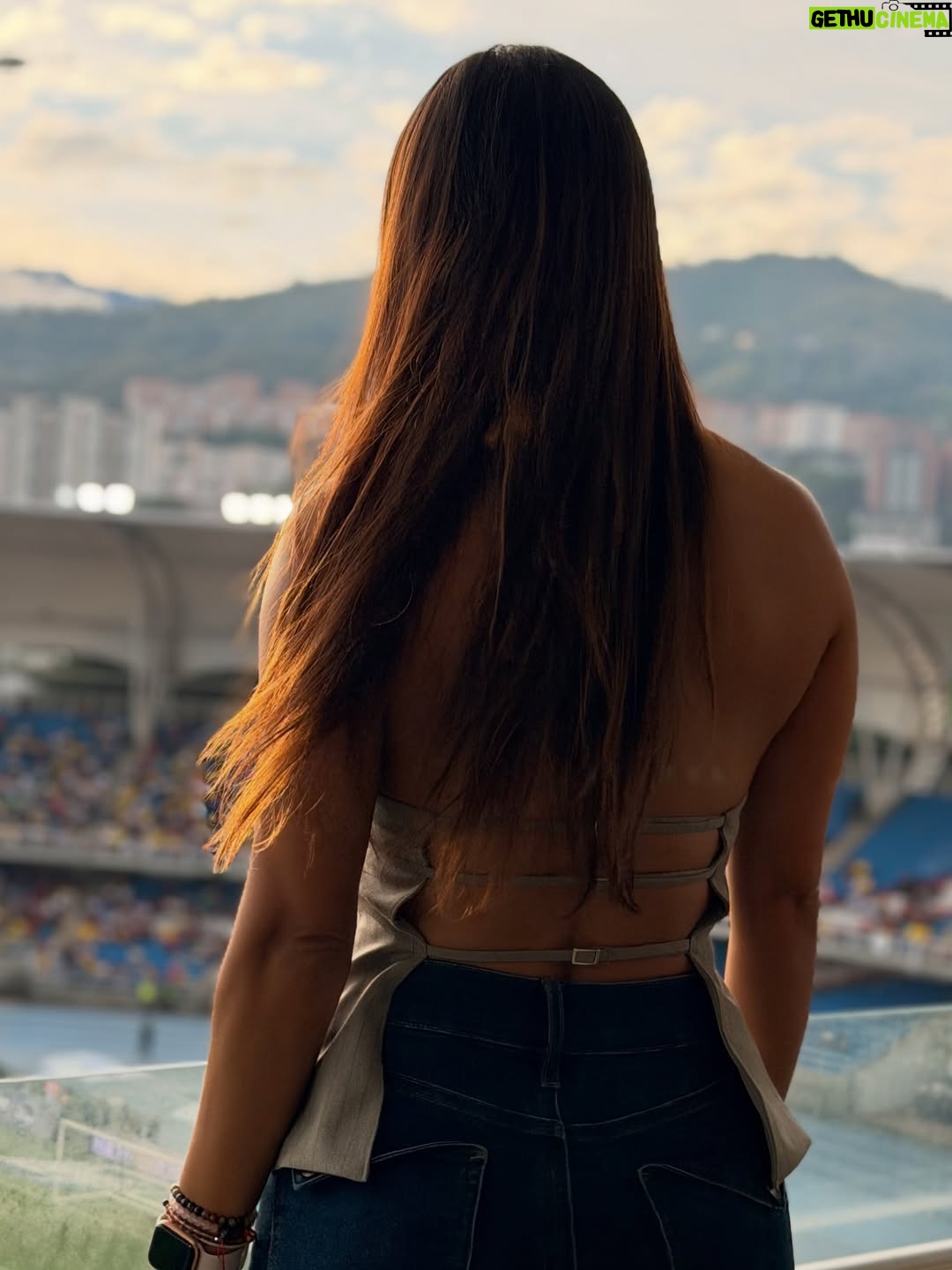 Caterin Escobar - 120.1K Likes - Feliz de estar en el Pascual Guerrero viendo leyendas en la cancha. ❤️❤️❤️
Cali ✨