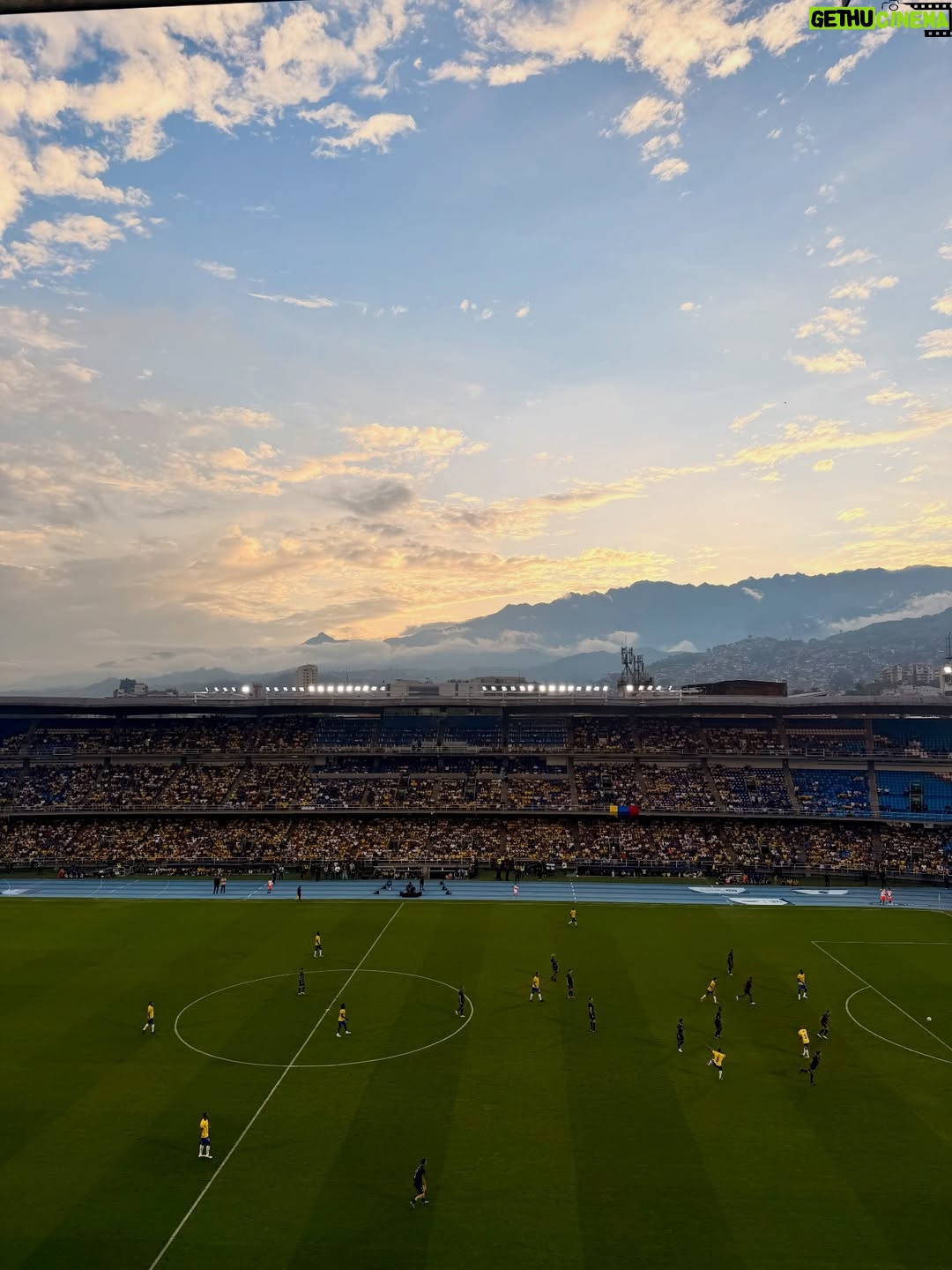 Caterin Escobar - 120.1K Likes - Feliz de estar en el Pascual Guerrero viendo leyendas en la cancha. ❤️❤️❤️
Cali ✨
