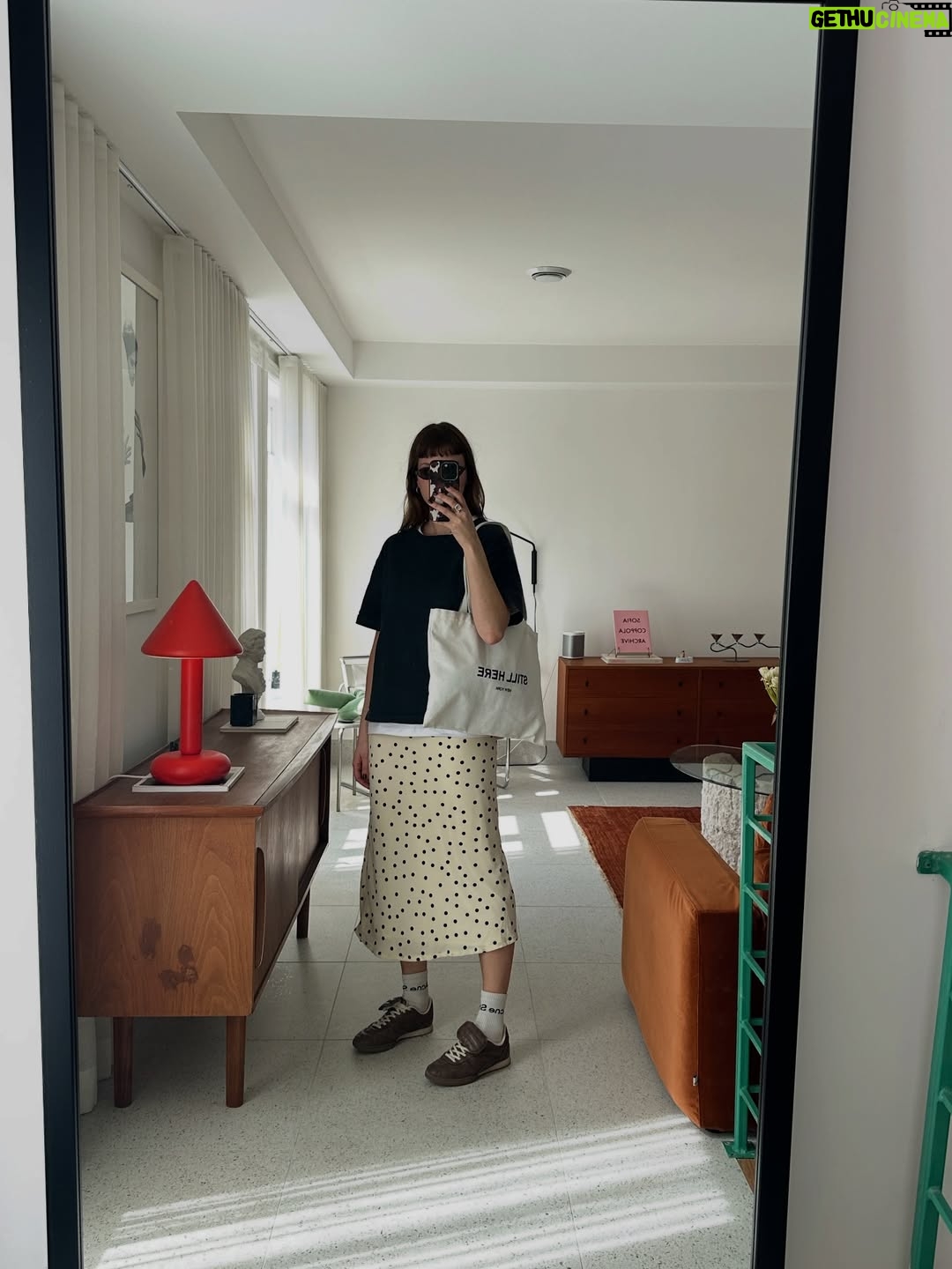 Catherine St-Laurent - 2K Likes - 1 year in looks (je m’ennuie de mon toupet, je le recoupe? 👀)