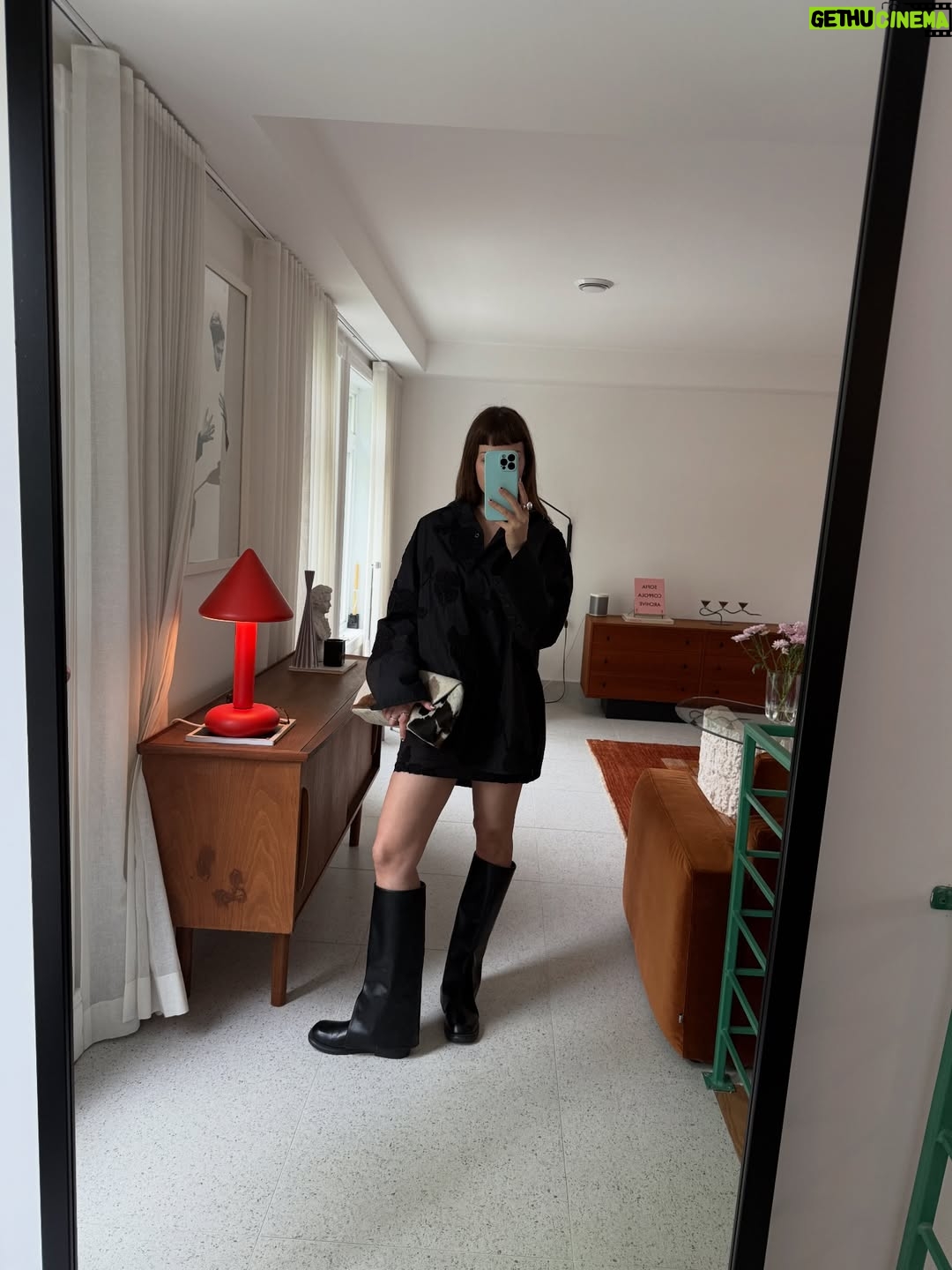 Catherine St-Laurent - 2K Likes - 1 year in looks (je m’ennuie de mon toupet, je le recoupe? 👀)