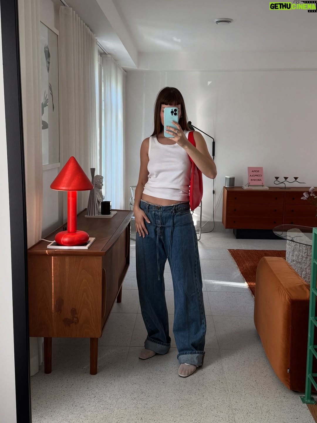 Catherine St-Laurent - 2K Likes - 1 year in looks (je m’ennuie de mon toupet, je le recoupe? 👀)