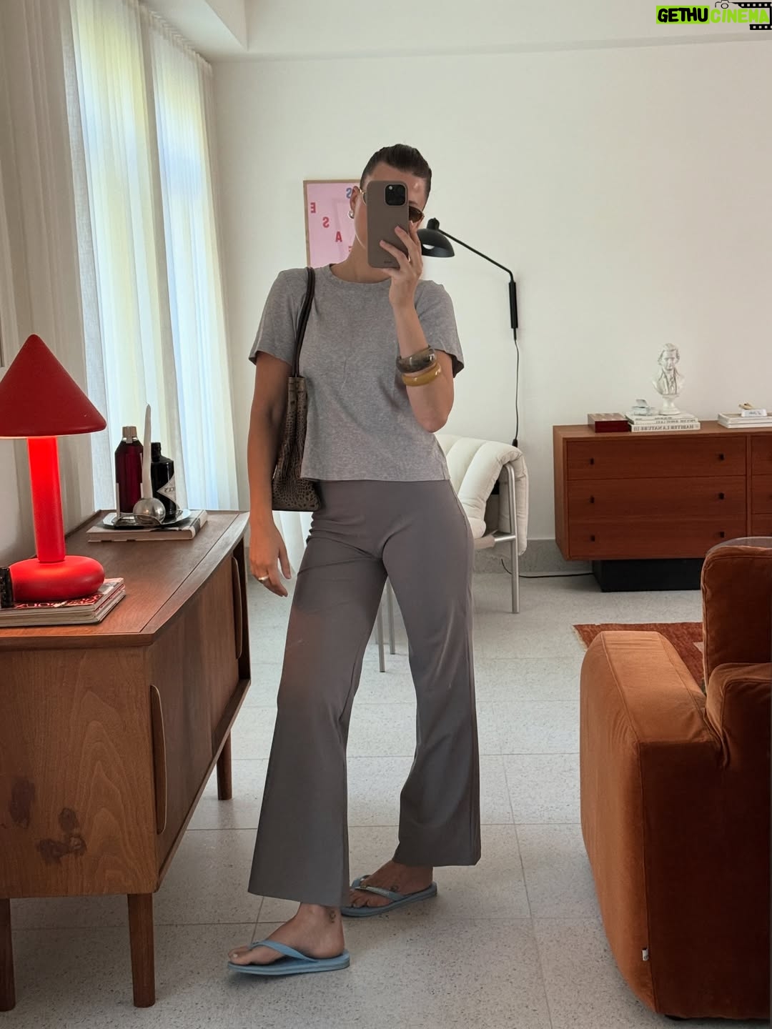 Catherine St-Laurent - 2K Likes - 1 year in looks (je m’ennuie de mon toupet, je le recoupe? 👀)