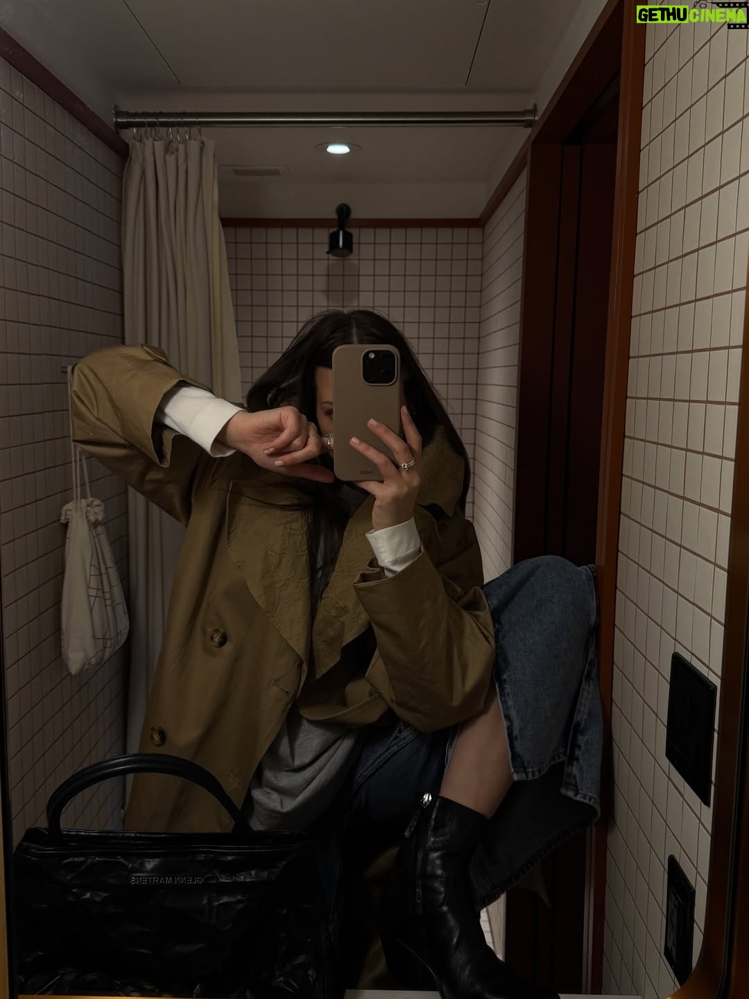 Catherine St-Laurent - 2K Likes - 1 year in looks (je m’ennuie de mon toupet, je le recoupe? 👀)