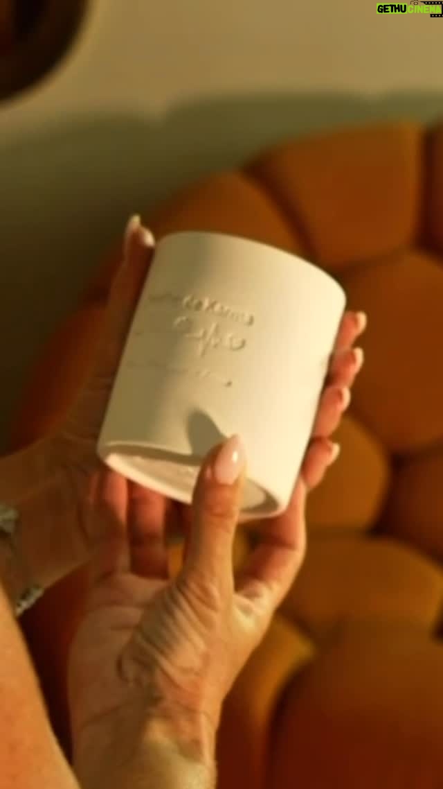 Cécile Consul - 3.5K Likes - Il est temps pour moi de vous présenter enfin mon projet 
«l’atelier de KARMA» 🇲🇦🐕

Ce projet c’est pour lui rendre hommage 
Aujourd’hui il continue de vivre à travers ces bougies aux senteurs du Maroc 

Bougies artisanales entièrement faites à la main  à base de fragrances qui vous fera voyager à travers le Maroc 🇲🇦 🕯️

Bientôt en pré commande ☺️