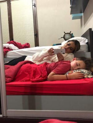 Cecilia Galliano Instagram - Eres una bendición  enorme en mi vida @santiagorulligalliano eres de corazón noble , tierno , con valores claros y ese cariño tan especial que siempre me regalas hacen que mi vida sea completa … me encanta verte reir , hacer tus chistes ocurrentes que luches por lo que amas y disfrutes el básquetbol con tanta pasión, disciplina y constancia . 
Naciste un 15 de enero 2010 y eras un angelito pequeño hoy con tu 1.99 de altura no entra el corazón enorme que tienes . Estoy orgullosa de ti en lo que vas convirtiendo … nunca dejarás de ser mi niño pequeño .
Que todo lo que sueñas el universo te lo entregue 🙏 por el gran amor que tienes ! Siempre estaremos en el mismo barco , te acompañaré siempre a cada paso que des y nos seguiremos divirtiendo en este camino ♥️♥️♥️ feliz cumpleaños Mi pequeño gigante !!! Te amo Mamá