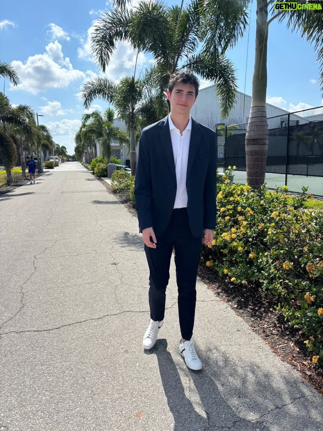 Cecilia Galliano - 56.1K Likes - Eres una bendición  enorme en mi vida @santiagorulligalliano eres de corazón noble , tierno , con valores claros y ese cariño tan especial que siempre me regalas hacen que mi vida sea completa … me encanta verte reir , hacer tus chistes ocurrentes que luches por lo que amas y disfrutes el básquetbol con tanta pasión, disciplina y constancia . 
Naciste un 15 de enero 2010 y eras un angelito pequeño hoy con tu 1.99 de altura no entra el corazón enorme que tienes . Estoy orgullosa de ti en lo que vas convirtiendo … nunca dejarás de ser mi niño pequeño .
Que todo lo que sueñas el universo te lo entregue 🙏 por el gran amor que tienes ! Siempre estaremos en el mismo barco , te acompañaré siempre a cada paso que des y nos seguiremos divirtiendo en este camino ♥️♥️♥️ feliz cumpleaños Mi pequeño gigante !!! Te amo Mamá