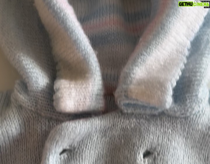 Cécilia Hornus - 1.4K Likes - La surprise de tomber sur ce manteau bien rangé dans un carton et tricoté avec amour par ma maman pour la naissance de mon fils il y a 30 ans. 

L’émotion de retrouver ensuite ces photos avec mon petit garçon qui porte si bien cette merveille de délicatesse et la fierté de son papa si heureux. 

La joie douloureuse de penser à ce cadeau inestimable, à ma maman qui n’est plus à mes côtés et qui m’a tout appris. Que j’aime si fort. 🤍🤍🤍

#linetteforever  #mamaman
@azizekabouche @leokab @emmakabouche