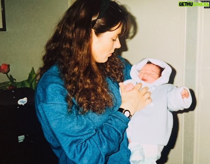 Cécilia Hornus - 1.4K Likes - La surprise de tomber sur ce manteau bien rangé dans un carton et tricoté avec amour par ma maman pour la naissance de mon fils il y a 30 ans. 

L’émotion de retrouver ensuite ces photos avec mon petit garçon qui porte si bien cette merveille de délicatesse et la fierté de son papa si heureux. 

La joie douloureuse de penser à ce cadeau inestimable, à ma maman qui n’est plus à mes côtés et qui m’a tout appris. Que j’aime si fort. 🤍🤍🤍

#linetteforever  #mamaman
@azizekabouche @leokab @emmakabouche