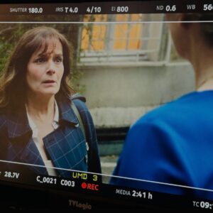 Cécilia Hornus Instagram - Je viens d’achever la dernière intrigue qui concerne le personnage de Blanche que j’incarne pour la série @pblvofficiel.

J’ai eu à cette occasion l’honneur de défendre un sujet sensible, d’actualité, puisqu’il est au cœur des débats de notre société. 

La fin de vie, le suicide assisté, sont autant de thèmes majeurs sur lesquels nous devons nous pencher, réfléchir. 

Notre feuilleton, une fois de plus, aborde ces questions essentielles au travers de mon personnage, et en compagnie de mes partenaires de jeu @davidbrecourtofficiel , @agathe_delaboulaye, @laurentkerusore @annedecisoff. 

Tant de voyages en train qui m’ont permis de réfléchir et travailler des séquences d’une force incroyable. 

Merci à @fmounch et @larocheposay dont les produits soulagent ma peau dans ces périodes de tournage intenses, et à @swcoloriste pour @le_studio_coloriste qui veille aux raccords couleur pour la coiffure de de mon personnage. 

Un grand merci également aux auteurs pour leur confiance toujours renouvelée et à la coach @sdlr65 qui m’a particulièrement accompagnée sur cette arche délicate et puissante. 

J’espère que vous serez touchés par cette histoire qui met en jeu de l’amour, de la tolérance, de l’empathie, de la réflexion, du courage, de l’abnégation, et de la resilience. Et tant d’émotion à voir sur @tf1 @tf1plus et @tfxtv. 

A bientôt pour de nouvelles aventures. 
Passez un très bel été. 

#pblvofficiel #intrigue
#blanchemarci #sujetdesociete