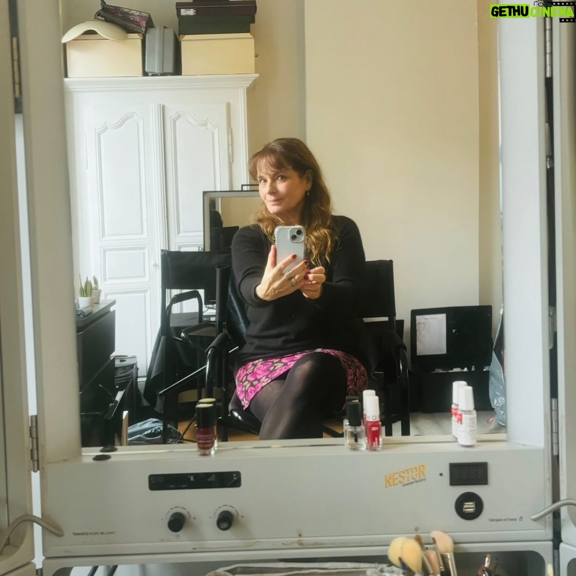 Cécilia Hornus - 1.2K Likes - Je viens d’achever la dernière intrigue qui concerne le personnage de Blanche que j’incarne pour la série @pblvofficiel.

J’ai eu à cette occasion l’honneur de défendre un sujet sensible, d’actualité, puisqu’il est au cœur des débats de notre société. 

La fin de vie, le suicide assisté, sont autant de thèmes majeurs sur lesquels nous devons nous pencher, réfléchir. 

Notre feuilleton, une fois de plus, aborde ces questions essentielles au travers de mon personnage, et en compagnie de mes partenaires de jeu @davidbrecourtofficiel , @agathe_delaboulaye, @laurentkerusore @annedecisoff. 

Tant de voyages en train qui m’ont permis de réfléchir et travailler des séquences d’une force incroyable. 

Merci à @fmounch et @larocheposay dont les produits soulagent ma peau dans ces périodes de tournage intenses, et à @swcoloriste pour @le_studio_coloriste qui veille aux raccords couleur pour la coiffure de de mon personnage. 

Un grand merci également aux auteurs pour leur confiance toujours renouvelée et à la coach @sdlr65 qui m’a particulièrement accompagnée sur cette arche délicate et puissante. 

J’espère que vous serez touchés par cette histoire qui met en jeu de l’amour, de la tolérance, de l’empathie, de la réflexion, du courage, de l’abnégation, et de la resilience. Et tant d’émotion à voir sur @tf1 @tf1plus et @tfxtv. 

A bientôt pour de nouvelles aventures. 
Passez un très bel été. 

#pblvofficiel #intrigue
#blanchemarci #sujetdesociete