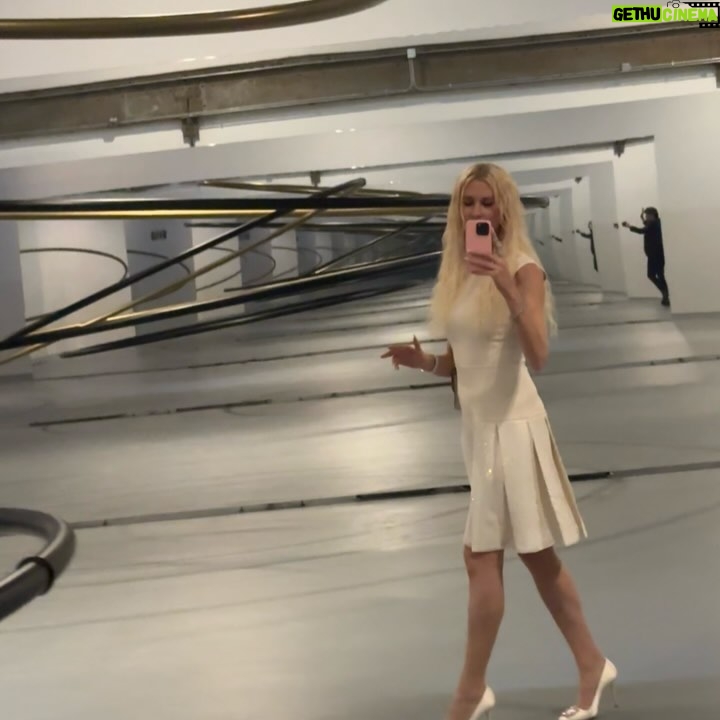 Celesta Hodge - 2.5K Likes - @moca gala 2025
with the multitalented @eugeniolopezal #joannaburton #wendyschmidt #nancypolosi #frankgary
