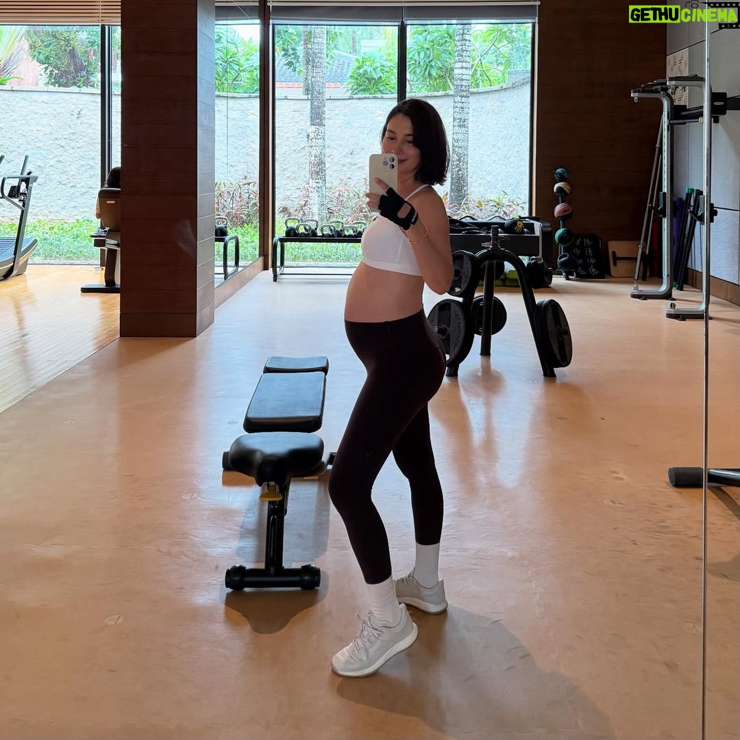 Celina Jade - 4.6K Likes - Yup I cut my hair 😂 thank God for my exercise routine or this last trimester would be brutal.
