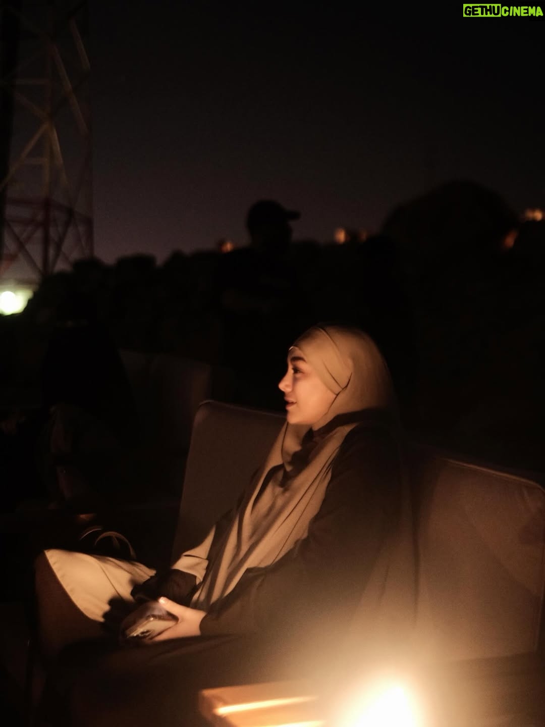 Celine Evangelista - 264K Likes - MasyaAllah Alhamdullillah 🤍 
Di dunia yang kadang terasa berat, aku belajar banyak hal yg membuat kita harus bertahan… 
bukan hanya untukku, tapi untuk mereka dan banyak orang.
Dengan penuh doa,
‘Ya Allah, kuatkan aku, lindungi mereka, cukupkan kami, dan jangan Kau lepaskan genggaman-Mu dari hidup kami.’
Kami mungkin tidak selalu kuat, tapi kami selalu berusaha. 🤍