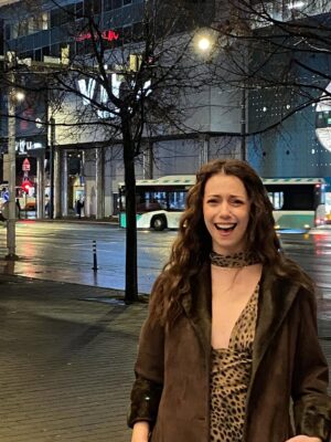 Ceren Koç Instagram - Listened shingo02 so many times that morning, had struggle doin my hair, sent so many voicemail. Since we call it Lo-Fi, here, my Street Carpet Look 🤎🖤