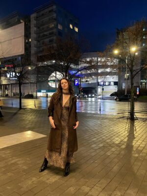 Ceren Koç Instagram - Listened shingo02 so many times that morning, had struggle doin my hair, sent so many voicemail. Since we call it Lo-Fi, here, my Street Carpet Look 🤎🖤