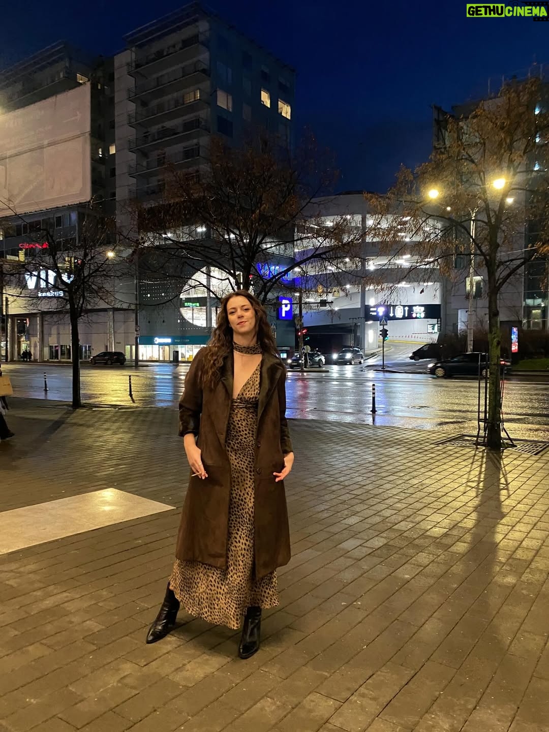 Ceren Koç - 2.7K Likes - Listened shingo02 so many times that morning, had struggle doin my hair, sent so many voicemail. Since we call it Lo-Fi, here, my Street Carpet Look 🤎🖤