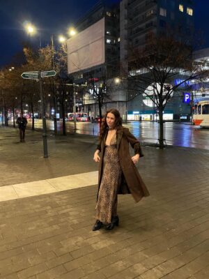 Ceren Koç Instagram - Listened shingo02 so many times that morning, had struggle doin my hair, sent so many voicemail. Since we call it Lo-Fi, here, my Street Carpet Look 🤎🖤