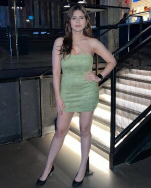 Chahat Arora Instagram - This is how I took care of my fashion sense in this little green dress 💚
About last night at fun event @desinightscanada
Dress @sheinofficial @shein_ca
#desinight #fashion #style #instafashion #greendress #sass #bodycon #fashionblogger #pose
