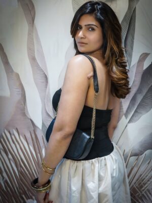 Chahat Arora Instagram - Sometimes a hair refresh is all you need ✨
Got my balayage, haircut, styling and root touch-up done at @harshanrakesh at Lokhandwala, Mumbai and I genuinely feel the price I paid was worth it 💯
Thanks to Kabir for the amazing work—ended up a little shorter than expected, but change is good and I’m making it work 💁♀️🤍
#HairRefresh #BalayageLove #HairTransformation #SalonVisit #HairCutAndStyle #RootTouchUp #StyledHair #FreshHairFeels
#HarshaAndRakeshSalon #WorthEveryPenny #SelfCareMoment #NewHairVibes #HairGlowUp #instablogger #promotion